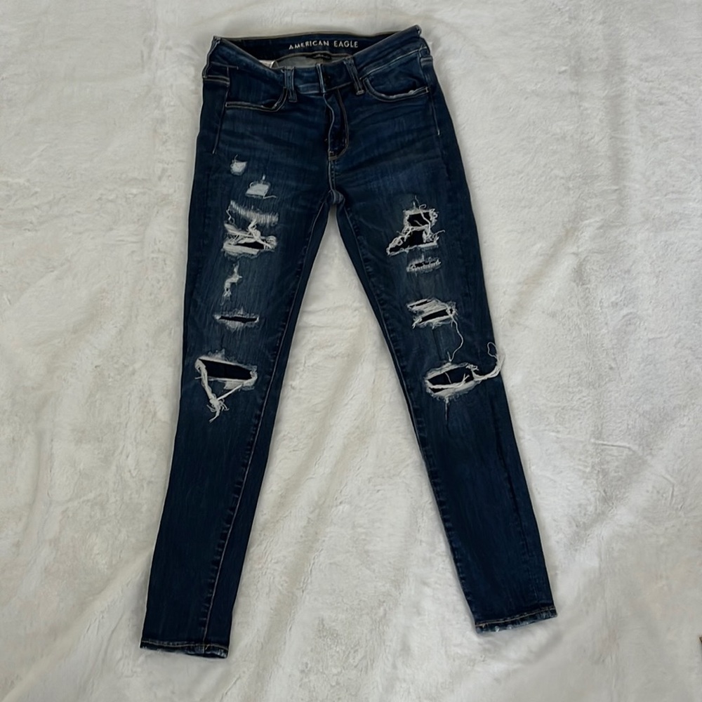 American Eagle Women’s Distressed Jegging, size 4 Short